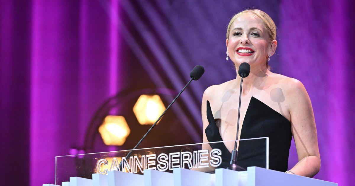 Sarah Michelle Gellar delivers a speech after receiving the 'Canal Plus Icon' award during the closing ceremony at the 6th Canneseries International Festival on April 19, 2023 in France