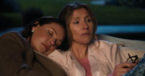 Tully (Katherine Heigl) and Kate (Sarah Chalke) in 'Firefly Lane'