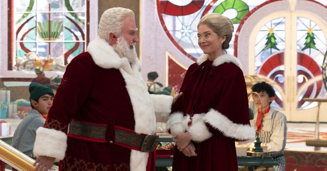 Who Plays Mrs. Claus in 'The Santa Clauses'?