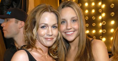 Photo of 'What I like About You' costars Jennie Garth and Amanda Bynes in 2003