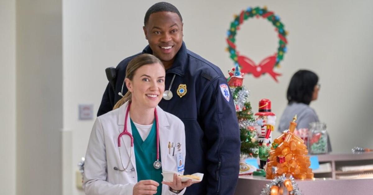 Sara Canning and Ser'Darius Blain talking in 'Christmas On Call'