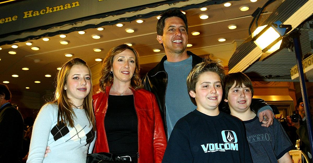 Actor Ray Romano (center) and his family, wife Anna, daughter Alexander (L) and twins, Matt and Greg (R) at the premiere of "Welcome to Mooseport"