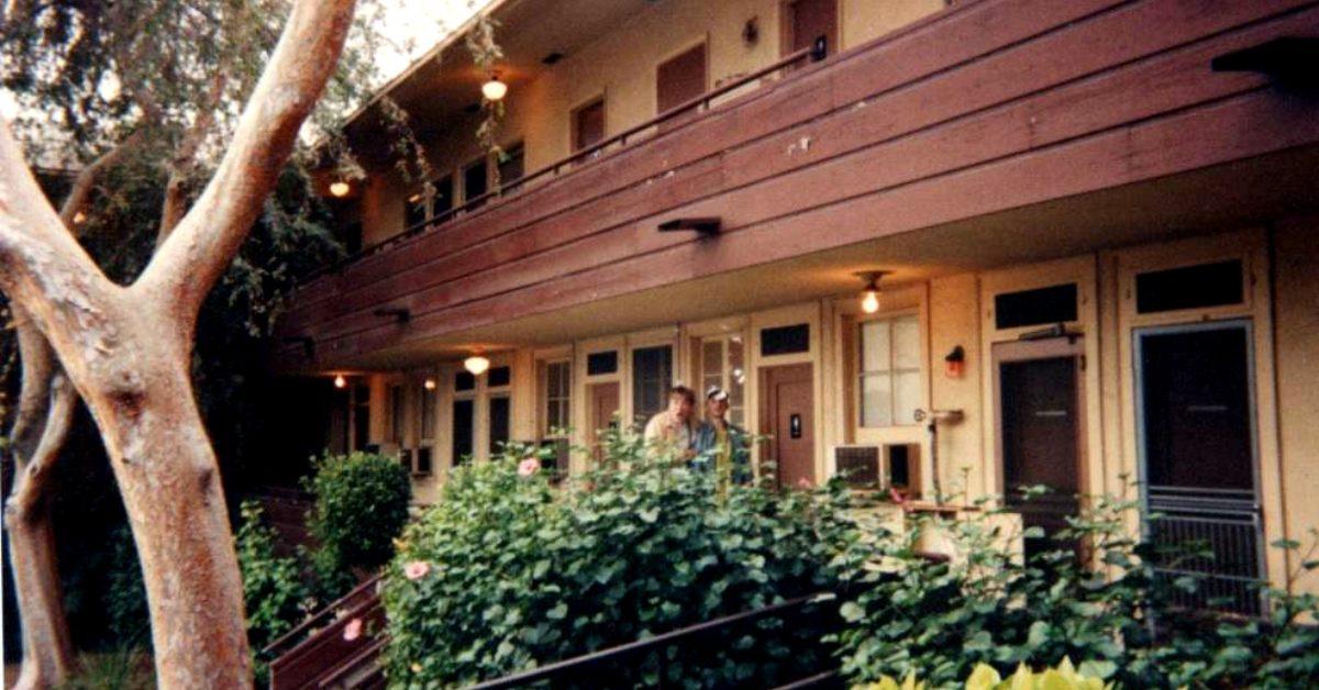 Conan O'Brien and Dan McGrath visit the 'The Simpsons' office building.