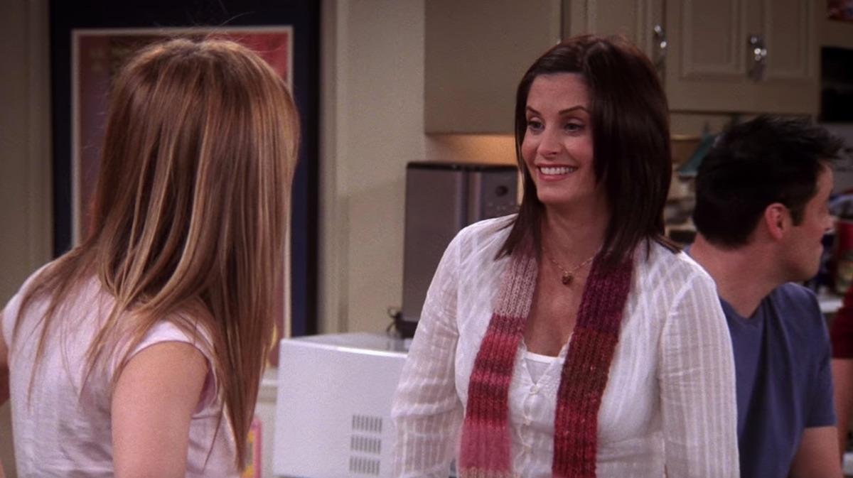 See Monica Gellers Hair Transformation From Season 1 of Friends