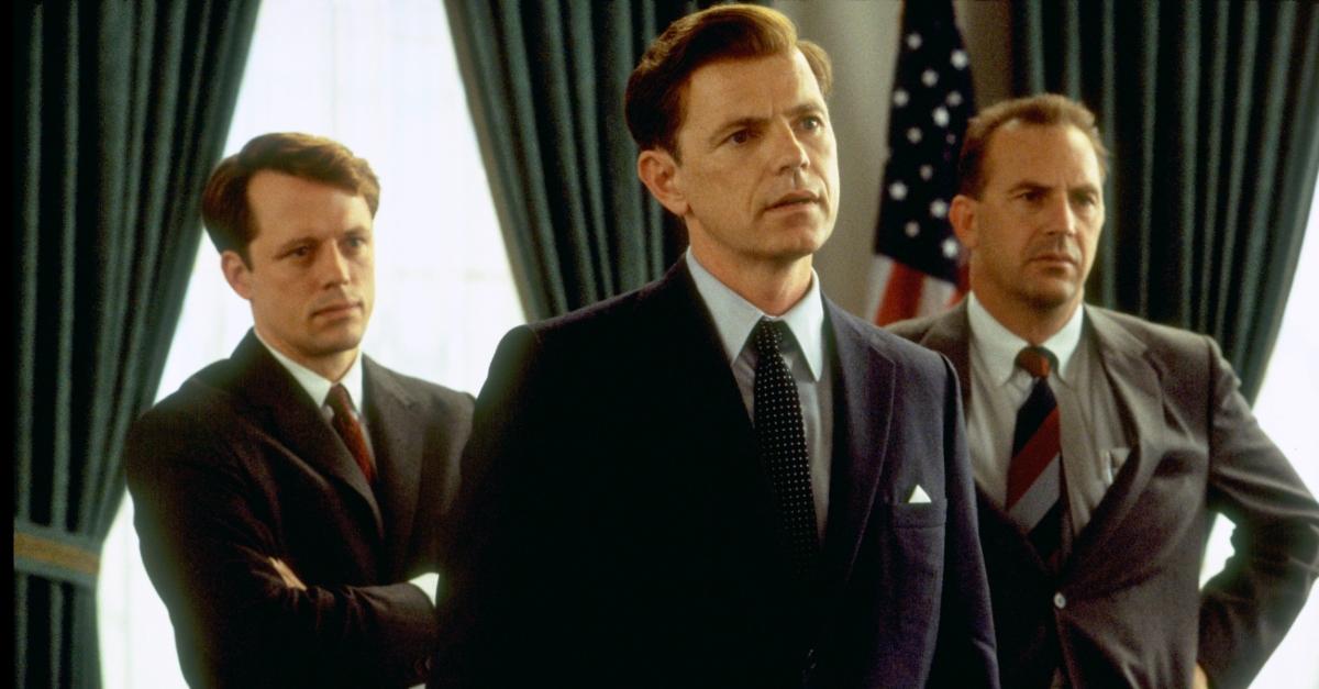 Steven Culp, Bruce Greenwood, and Kevin Costner in 'Thirteen Days'