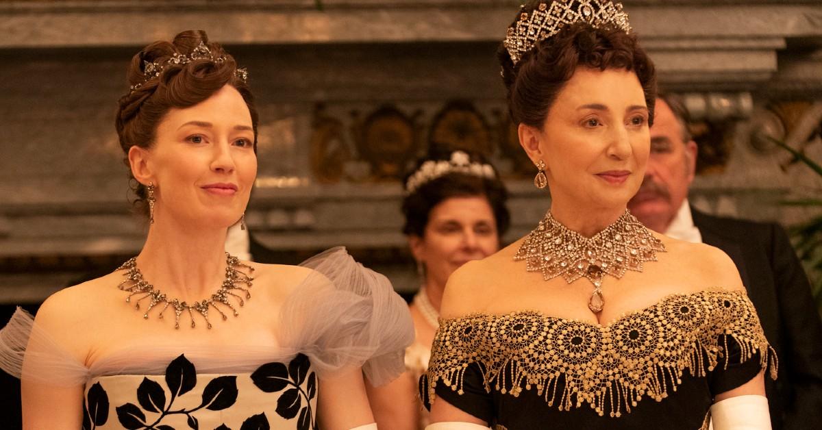 Bertha Rusell (Carrie Coon) and Caroline Astor (Donna Murphy) 