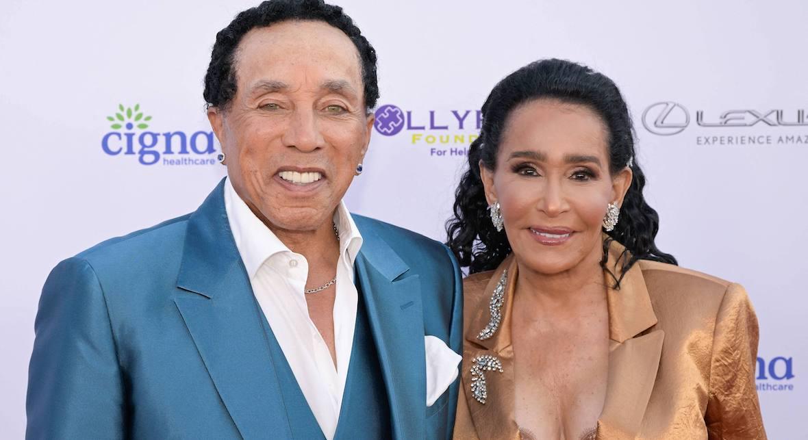 smokey robinson wife