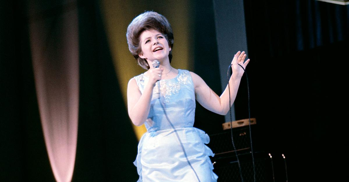 Brenda Lee singing in London in 1964. 