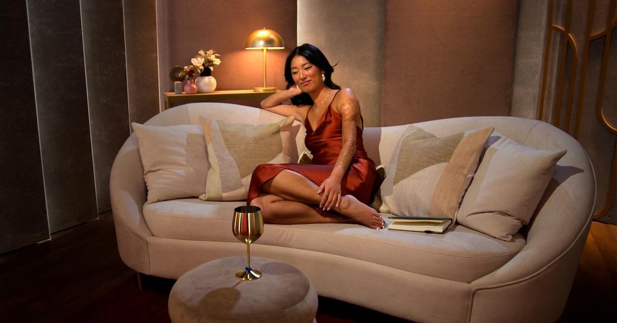 Emma from Love Is Blind sits on a couch in the pods.