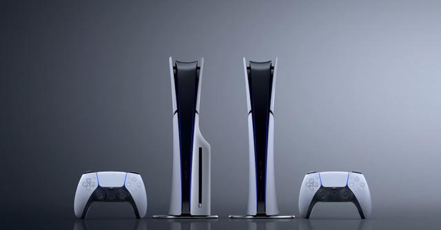 Official image of the PS5 Slim versions next to controllers.