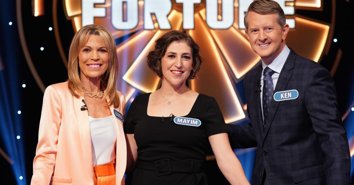 (L-R) Vanna White, Mayim Bialik, and Ken Jennings 