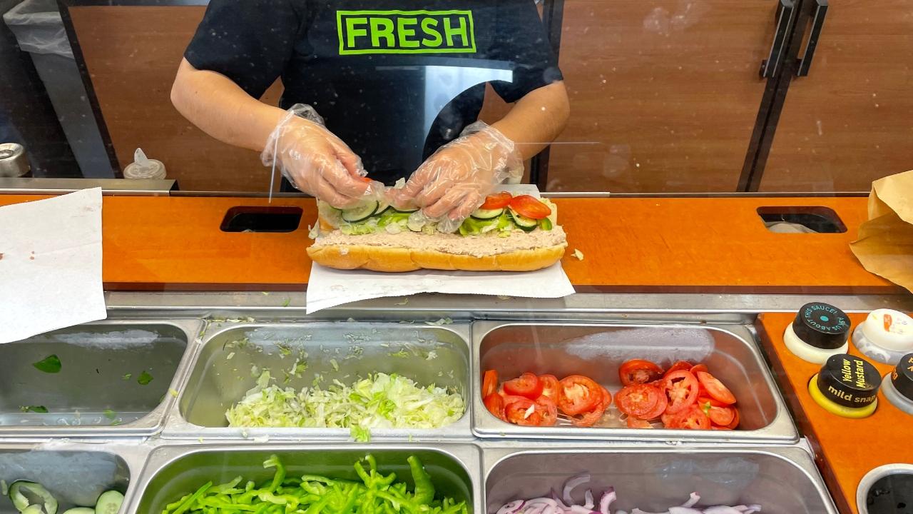 subway employee making sandwich