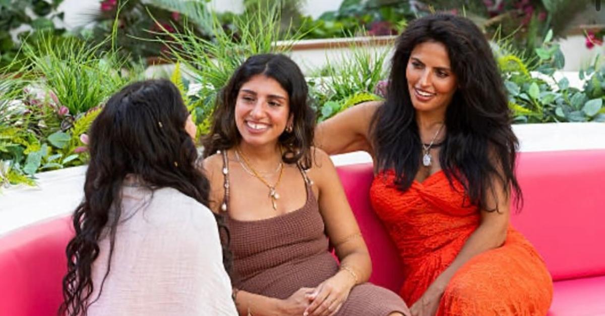 (l-r): Huda and her sisters on 'Love Island USA'