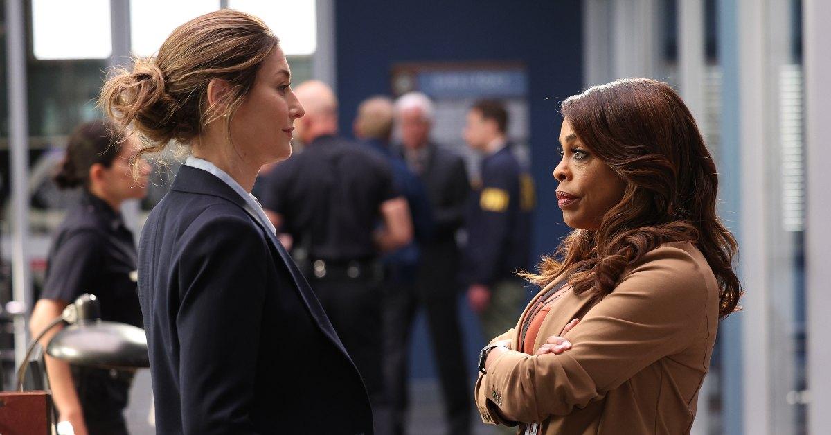 Kat Foster as Agent Casey Fox and Niecy Nash as Simone Clark in 'The Rookie'