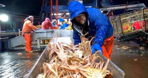 Fisherman deals with crabs on 'Deadliest Catch'