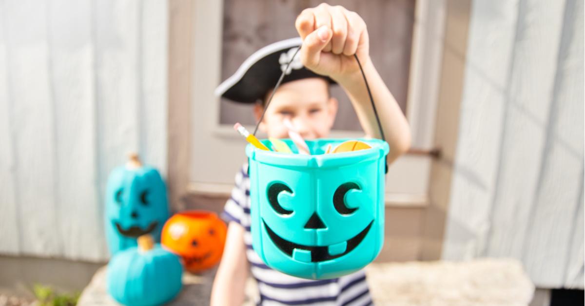 the-best-non-food-teal-pumpkin-treat-ideas-to-use-this-halloween