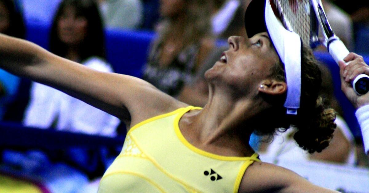 Old photo of Monica Seles playing tennis