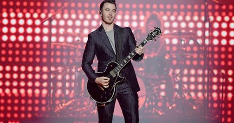 kevin-jonas-1574285451211.jpg