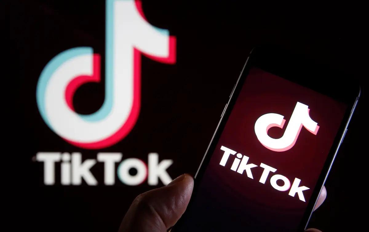 T tiktok. Tik Tok banned. Пожарный тик ток.