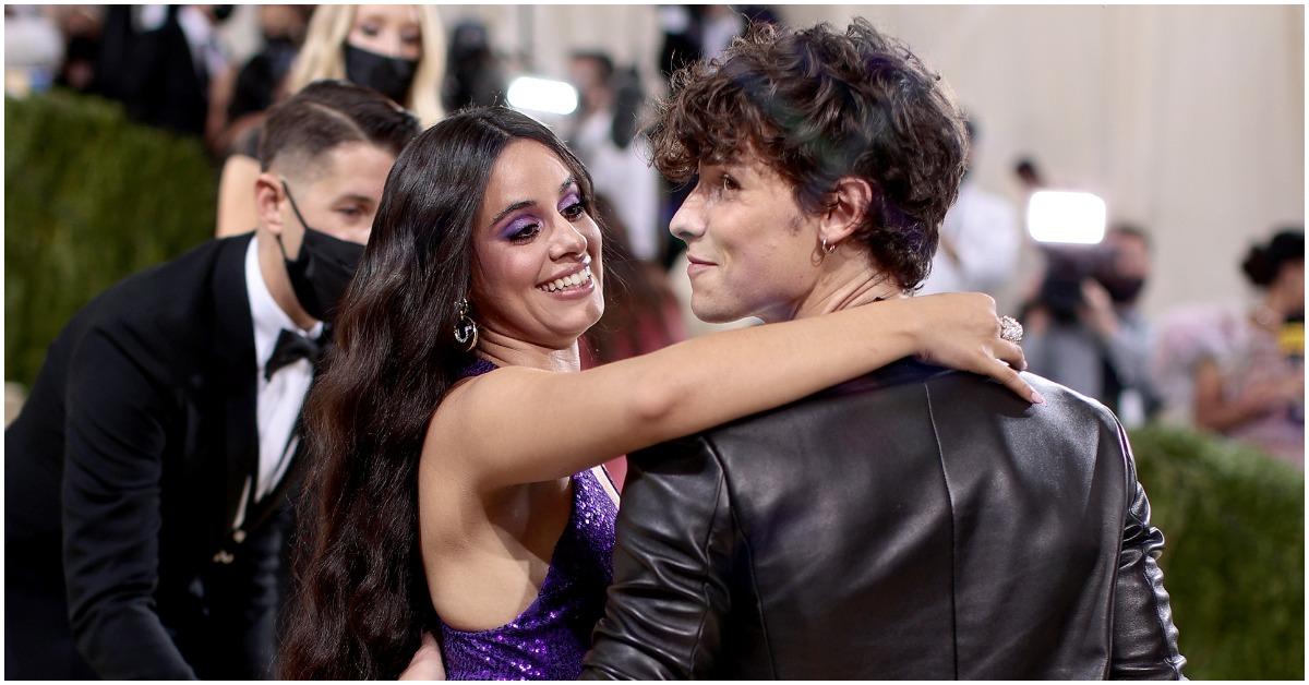 (l-r): Camila Cabello and Shawn Mendes on the Met Gala red carpet.