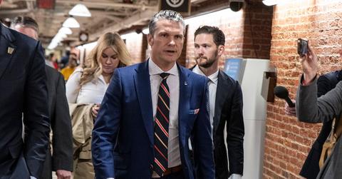 Pete Hegseth going to meet with Donald Trump in 2024.
