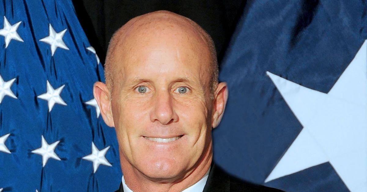 Robert Harward's official portrait.