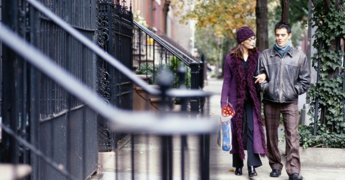 A couple walking on a sidewalk in New York City  
