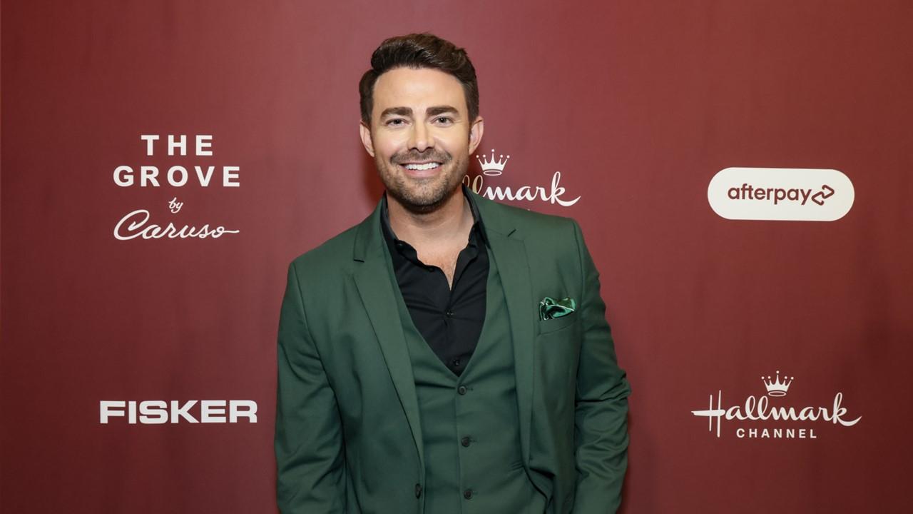 What Is Jonathan Bennett's Dating History? Love Life Details