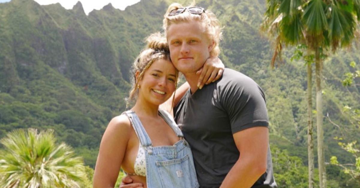 Jen and Zac Affleck pose for a photo while in Hawaii together.