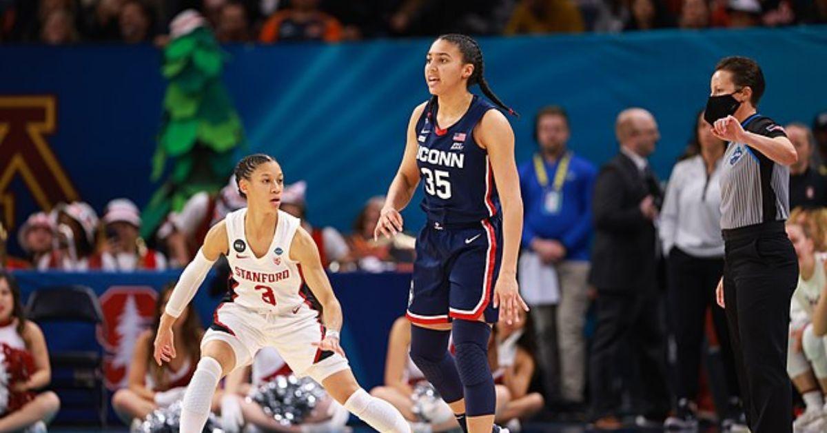 Azzi Fudd playing for UConn.