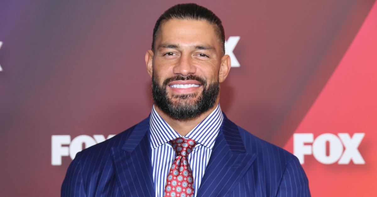 Roman Reigns pose sur le tapis du Fox Upfront 2022 le 16 mai 2022 à New York.