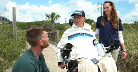 Chris Skinner (C) with his wife Suzie Skinner (R)