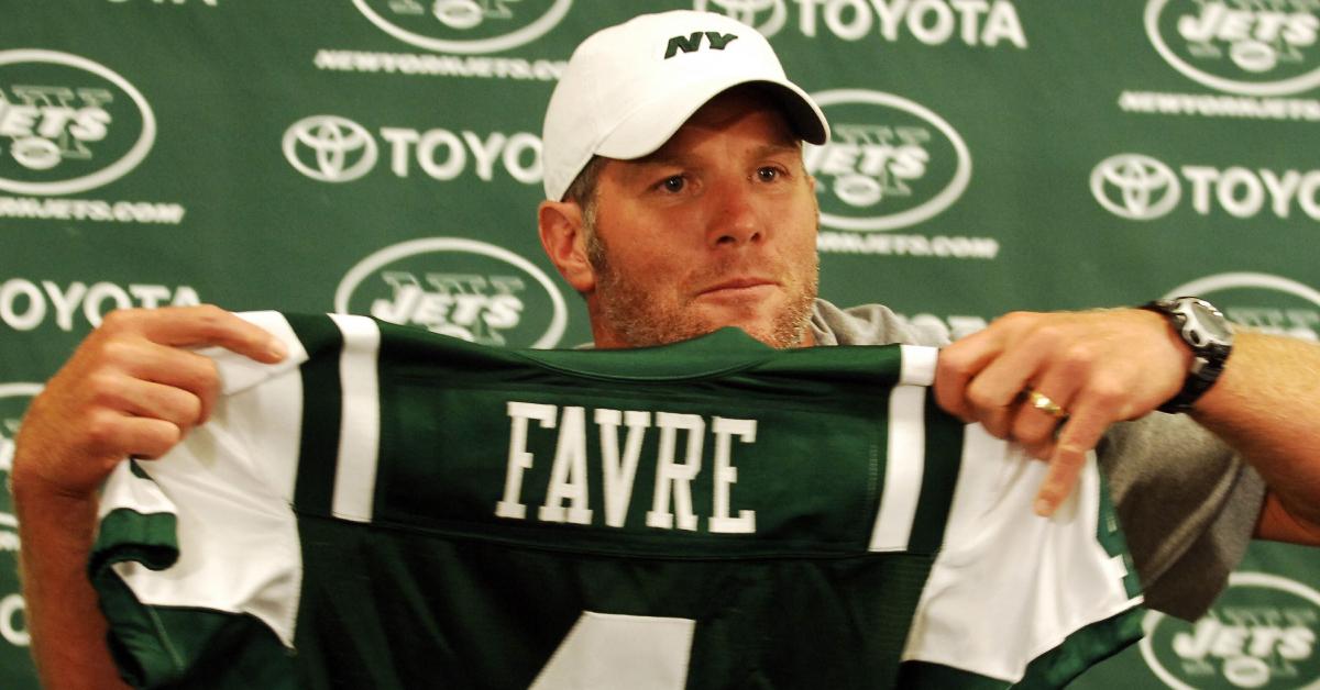 A photo of Brett Favre holding up hits Jets jersey appears in 'UNTOLD: The Fall of Favre.'
