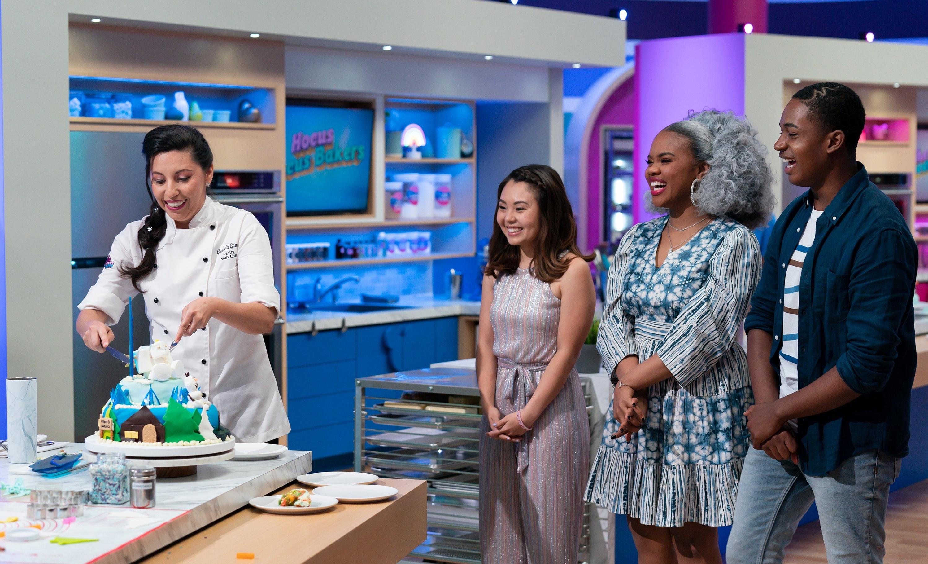 La Quinta siblings compete on 'Disney's Magic Bake-Off