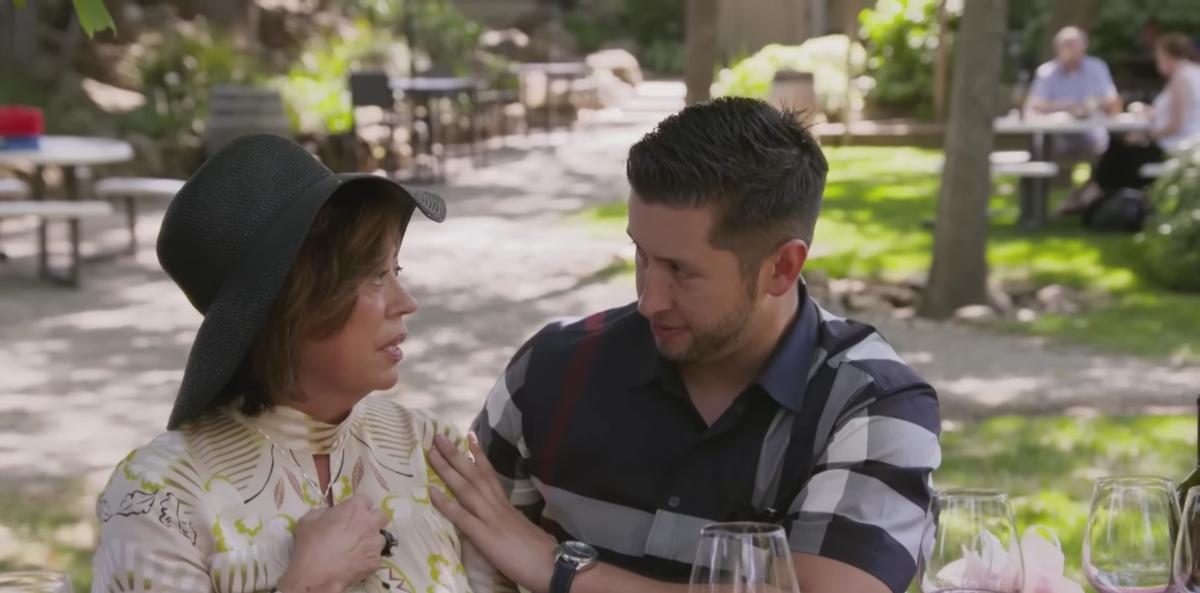 Kelly and Matt at an outdoor picnic on I Love a Mama's Boy