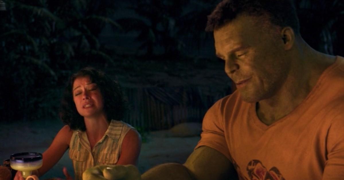 (L-R) Jen Walters (Tatiana Maslany) and Bruce/Smart Hulk (Mark Ruffalo) 