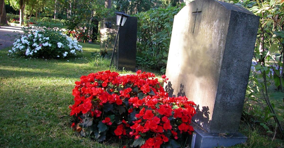 flowers gravestone