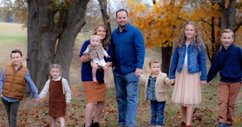 josh duggar with wife anna and seven children