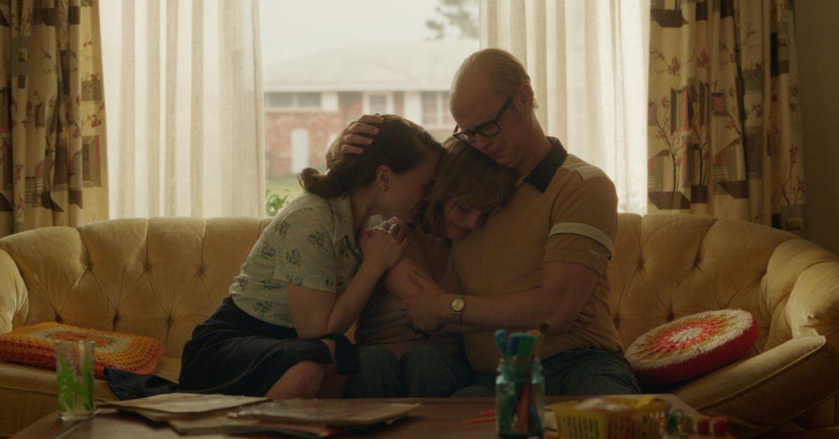 (l-r): Anna Paquin as Mary Ann Broberg, Mckenna Grace as Jan Broberg, Colin Hanks as Bob Broberg in 'A Friend of the Family'