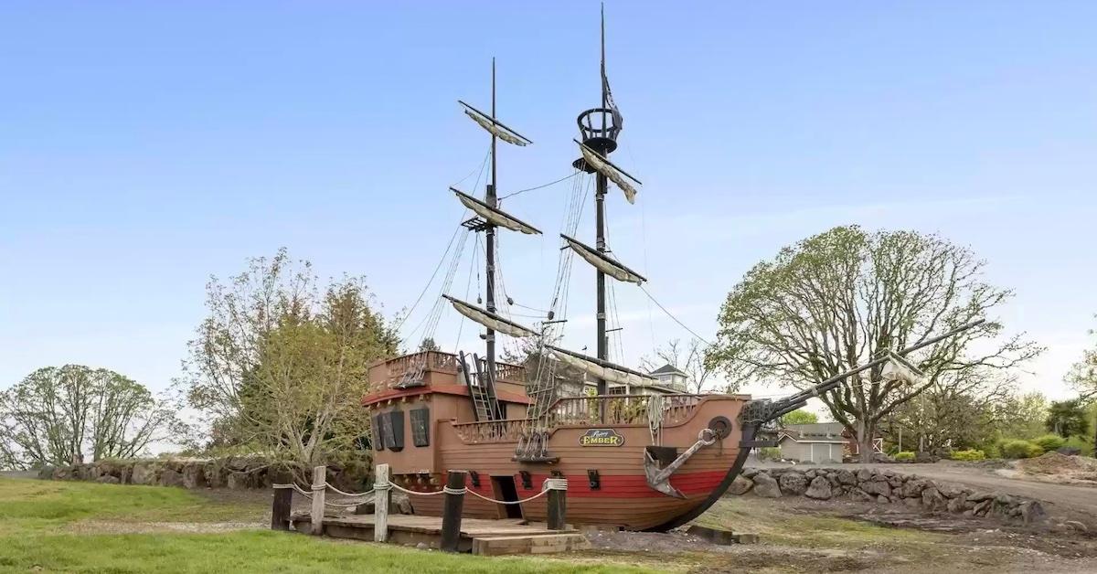 Roloff Farms pirate ship