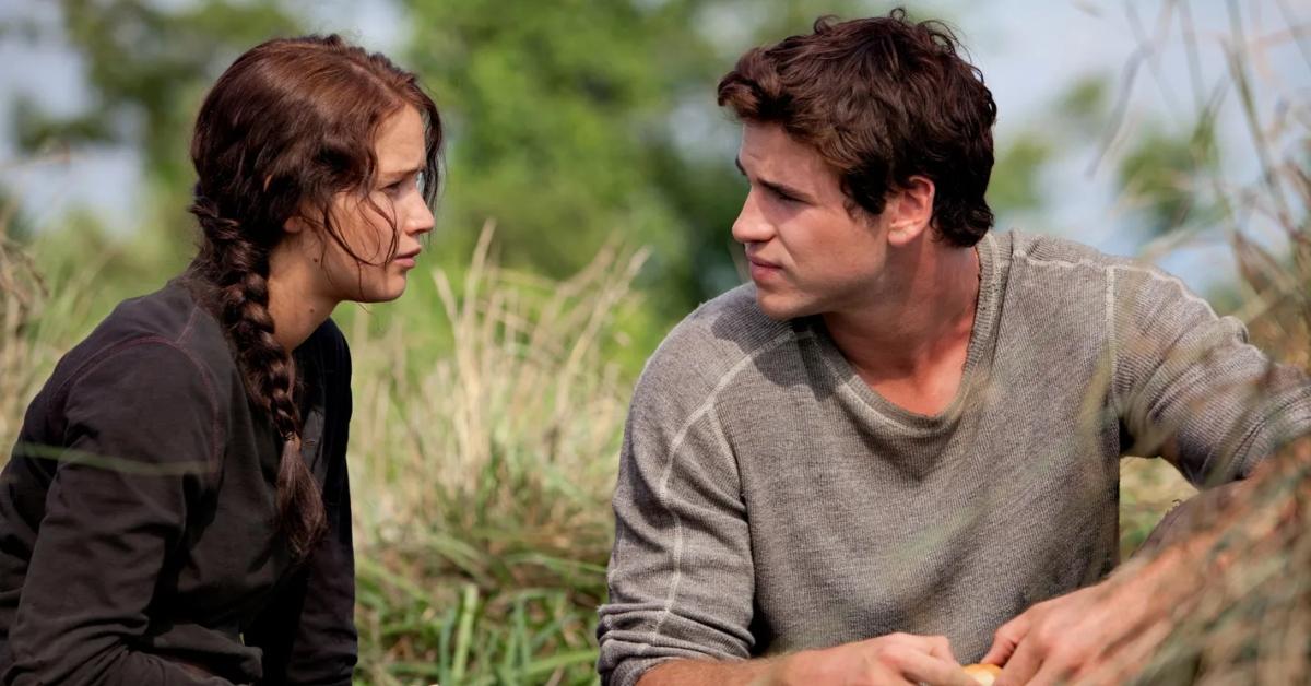 Katniss and Gale in District 12 in 'The Hunger Games'