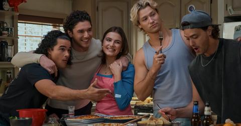 Fans Are Obsessed With All the ‘Off Campus’ Couples