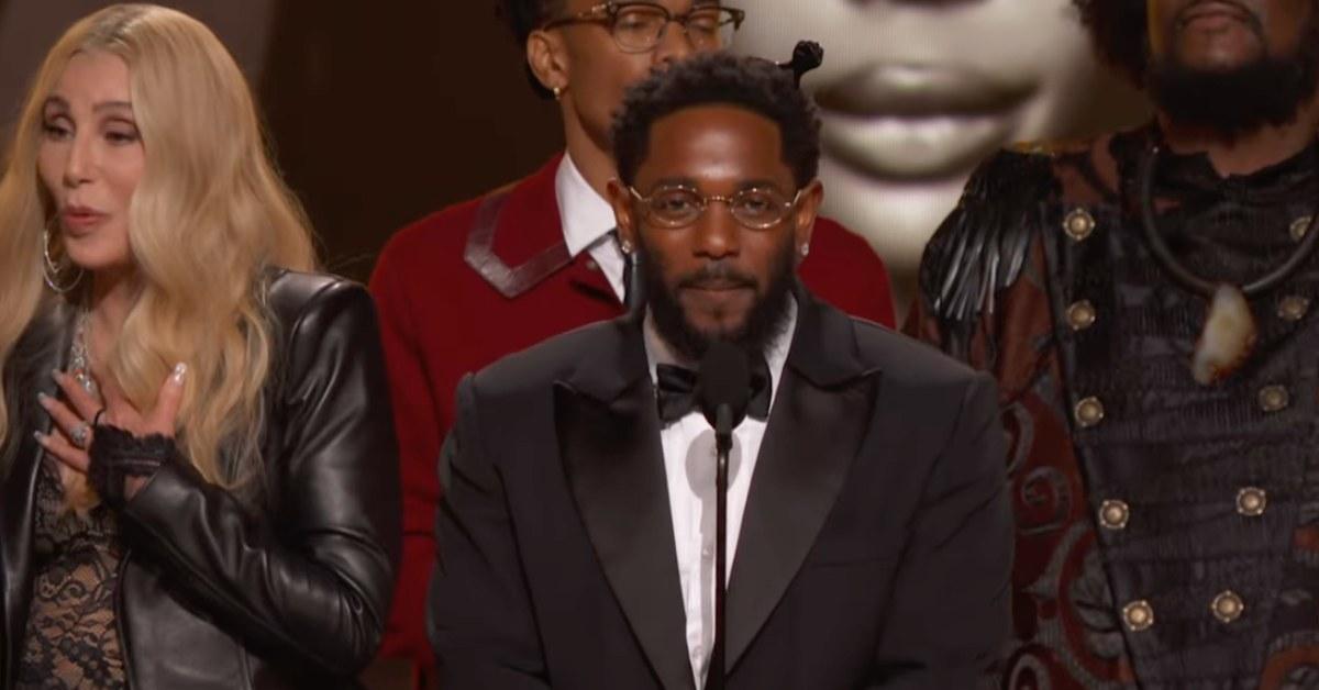 Cher can be seen apologizing for saying Luther Vandross at the Grammys.