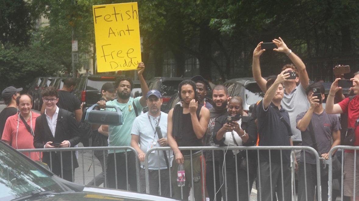 free diddy protestors