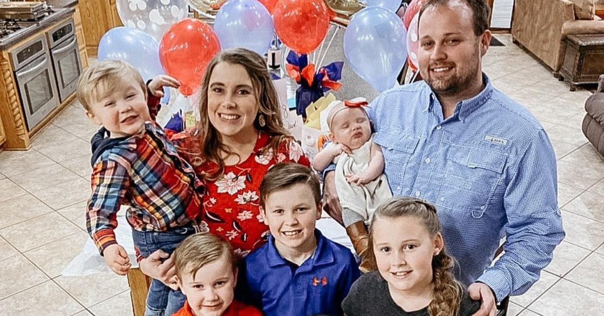 Anna and Josh Duggar with their kids