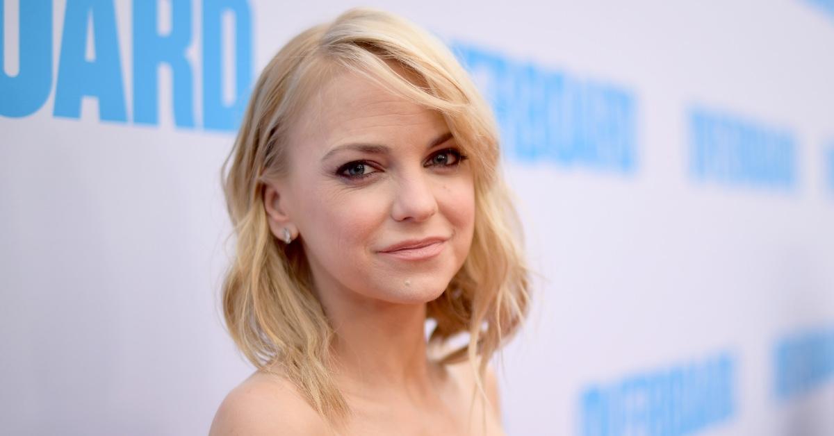 Anna Faris attends the 'Overboard' premiere.