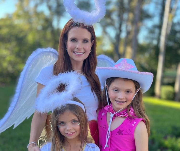 Joanna Garcia Swisher and her daughters