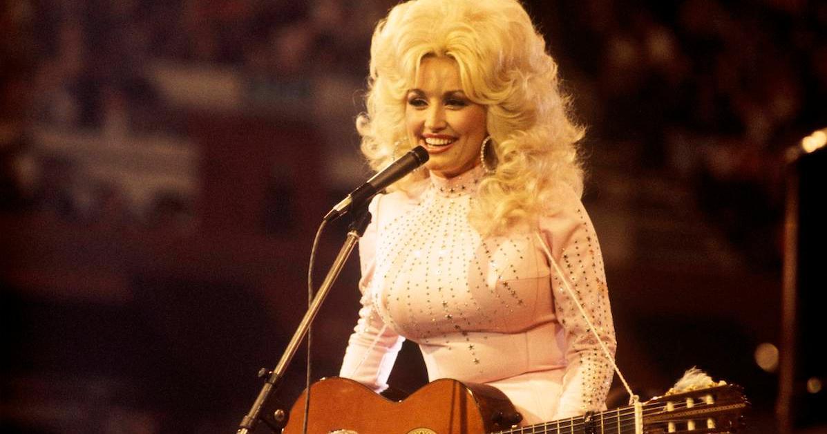 Dolly Parton "Jolene" Meme That Prove The Song Still Slaps