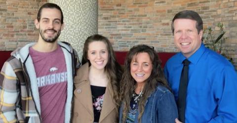 Derick Dillard, Jill Duggar, and her parents pose together outside of a building