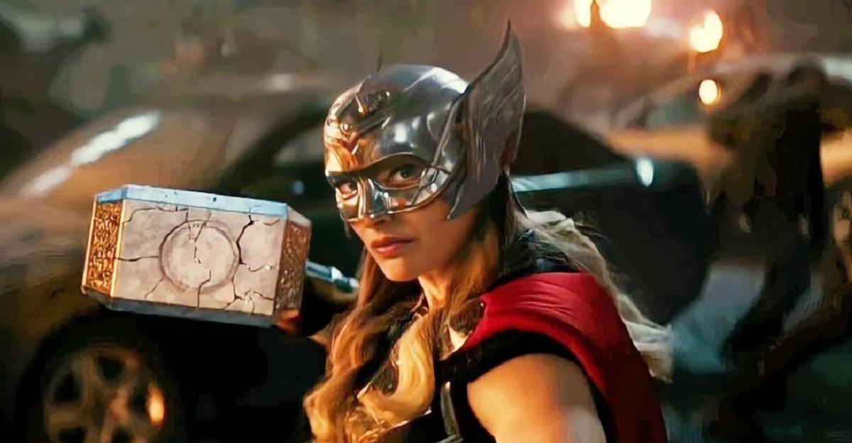 Natalie Portman on Jane's Connection to Her Hammer in 'Thor: Love